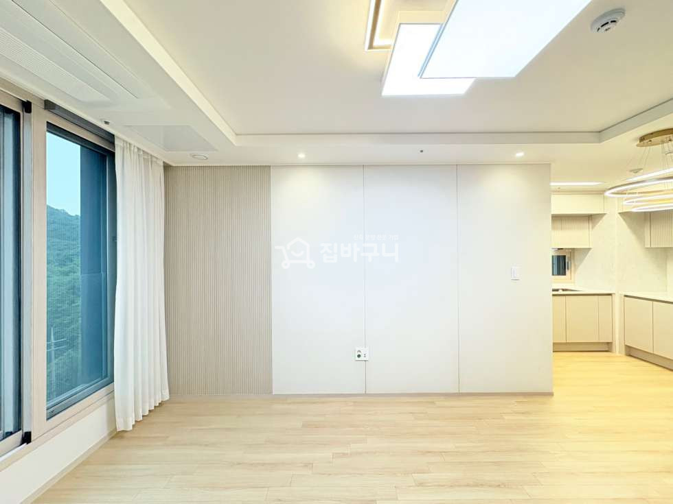 서울 관악구 봉천동 신축급 컨디션 + 풀옵션 깔끔한 구조 학세권+다양한 인프라입지!! 분양 매물번호 13614 사진 2