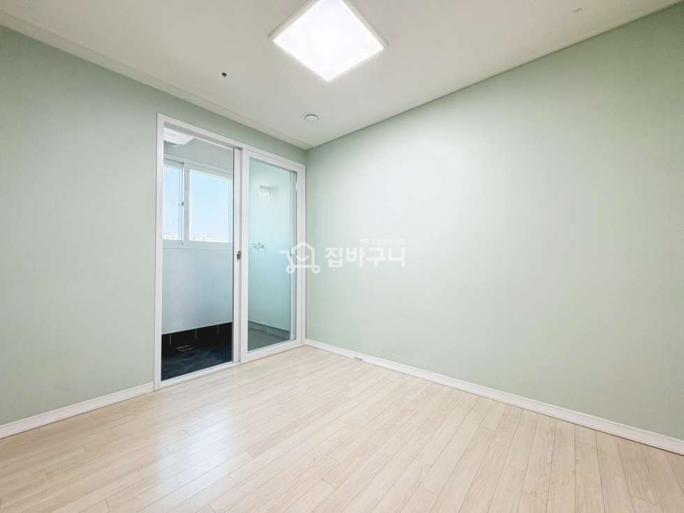 경기 안양만안구 안양동 안양역 도보권에 바로앞 초등학교가? 생활권인프라 갖춘 고급진 딥그린 포인트 인테리어 3룸 분양 매물번호 13520 사진 10