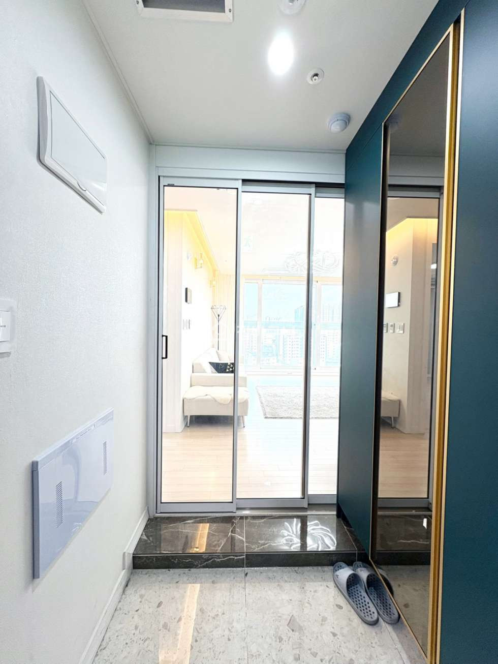 경기 안양만안구 안양동 안양역 도보권에 바로앞 초등학교가? 생활권인프라 갖춘 고급진 딥그린 포인트 인테리어 3룸 분양 매물번호 13520 사진 14