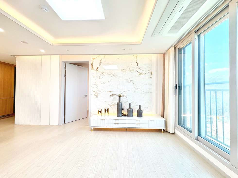 경기 안양만안구 안양동 학교 인근 학세권으로 자녀 있는 가족분들에게 추천! 넓은 드레스룸으로 수납걱정 없는 깔끔한 내부 인테리어의 3룸 분양 매물번호 13517 사진 4