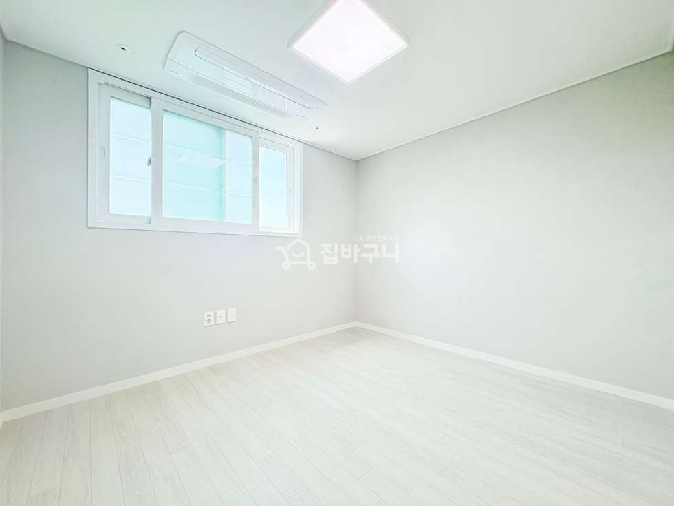 서울 금천구 시흥동 시흥초 도보 5분·홈플러스·올리브영·공원까지 도보 생활권! 전열교환기+아일랜드식탁+각 방 시스템에어컨까지 완비된 신축 3룸 분양 매물번호 13504 사진 10