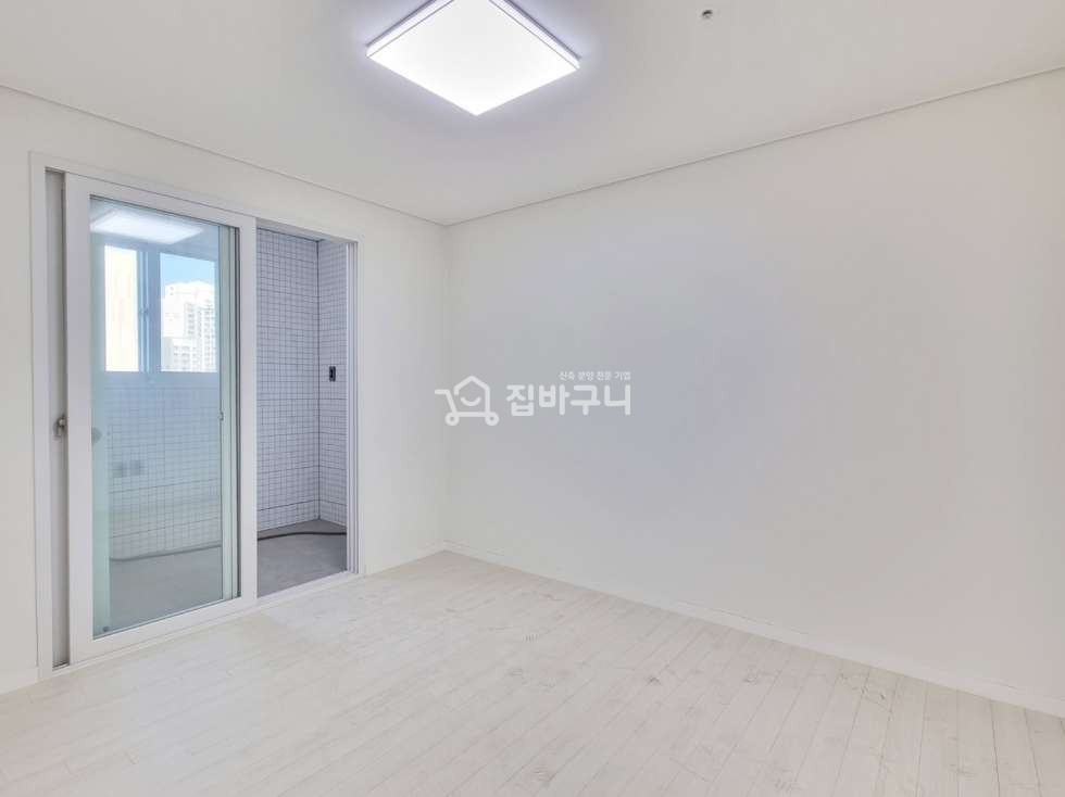 경기 부천원미구 원미동 깔끔한 내부와 넉넉한 수납공간 , 베란다까지 재난상황시 대피공간까지 마련된 실용적인구조 + 인프라 분양 매물번호 13502 사진 7