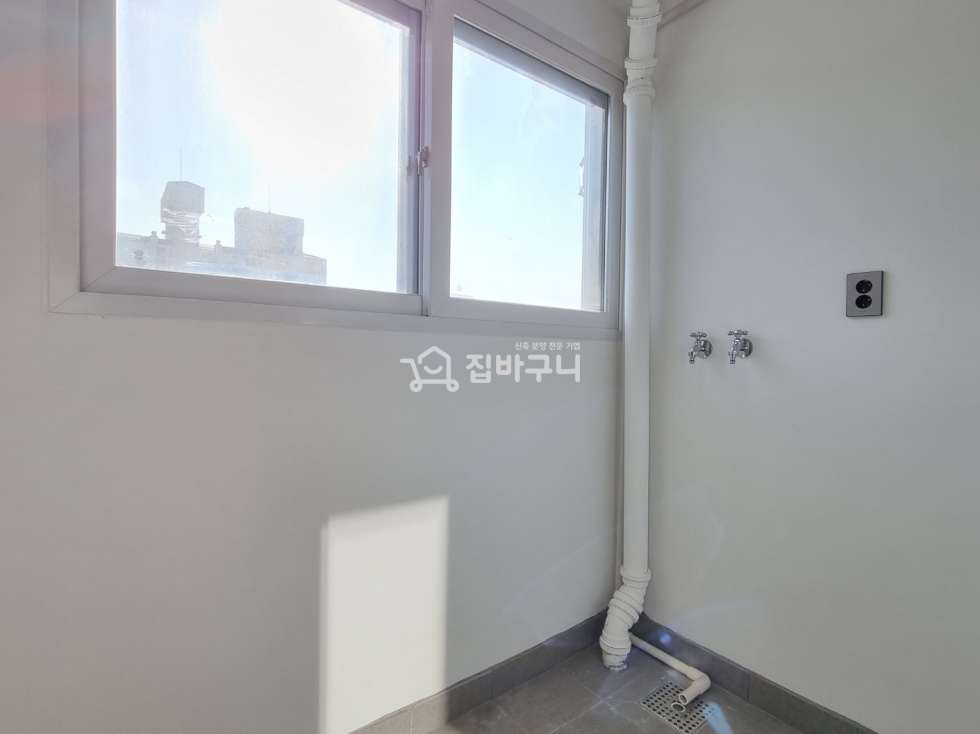 경기 부천원미구 원미동 깔끔한 내부와 넉넉한 수납공간 , 베란다까지 재난상황시 대피공간까지 마련된 실용적인구조 + 인프라 분양 매물번호 13502 사진 10