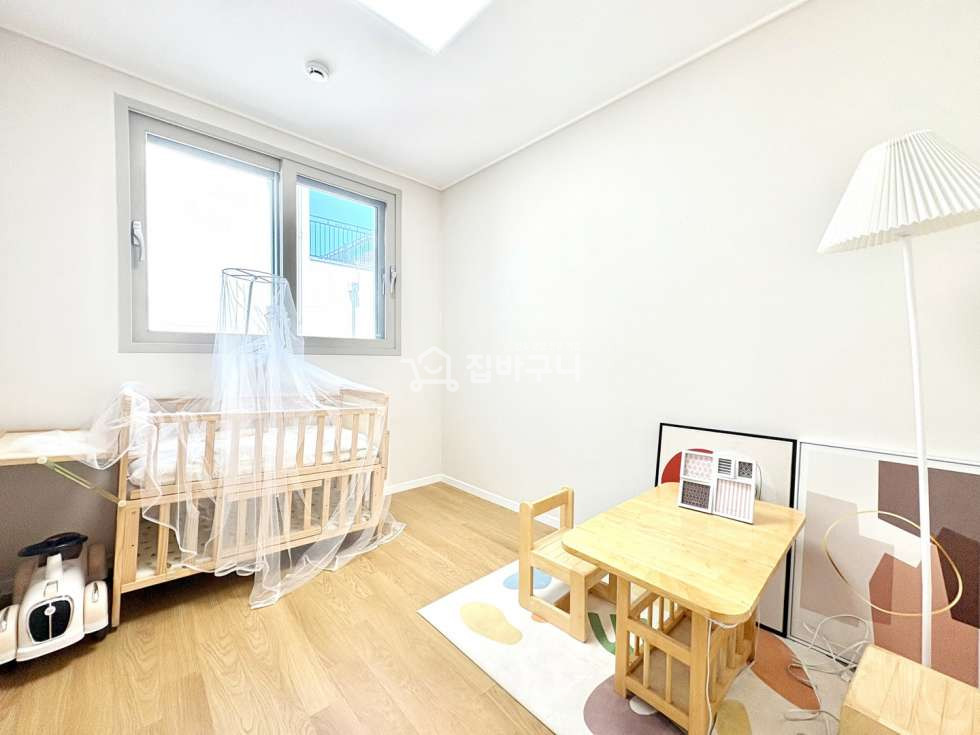 경기 평택시 지산동 넓은 거실과 통창으로 햇빛 채광 가득! 바베큐파티 해도 될것같은 드넓은 테라스까지! 수납공간 걱정없는3룸 복층테라스 세대! 분양 매물번호 13494 사진 12