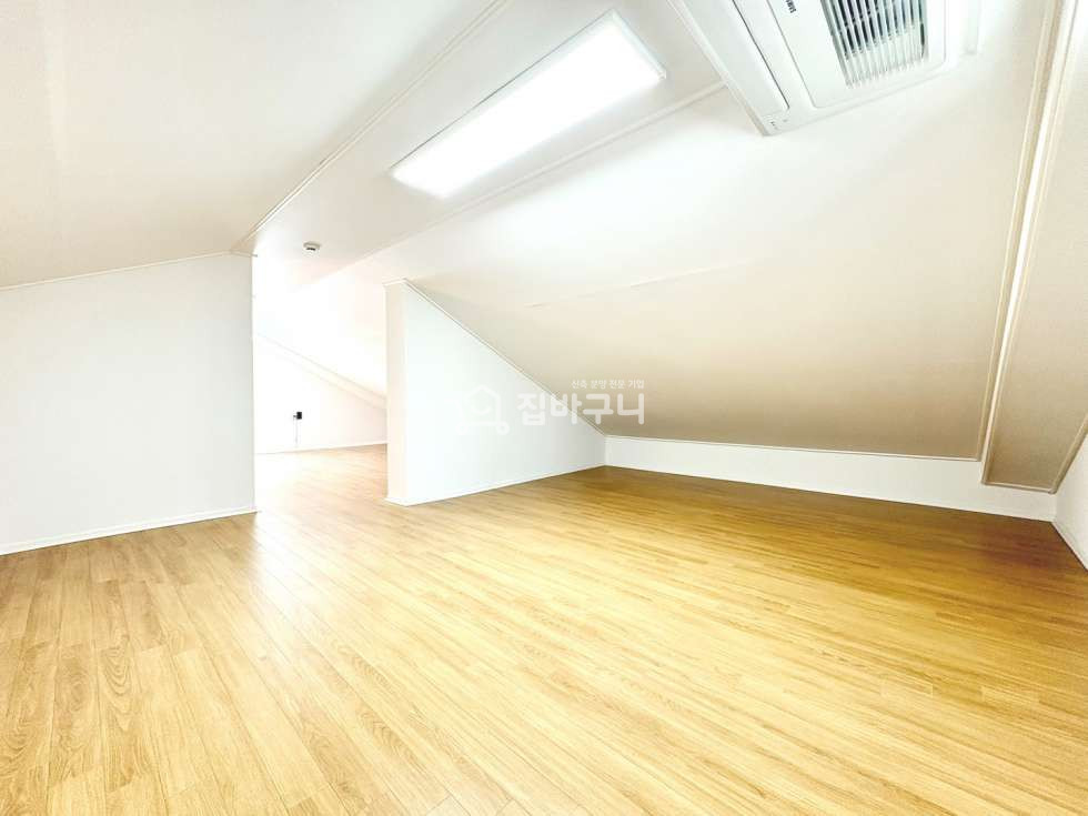 경기 평택시 지산동 넓은 거실과 통창으로 햇빛 채광 가득! 바베큐파티 해도 될것같은 드넓은 테라스까지! 수납공간 걱정없는3룸 복층테라스 세대! 분양 매물번호 13494 사진 16