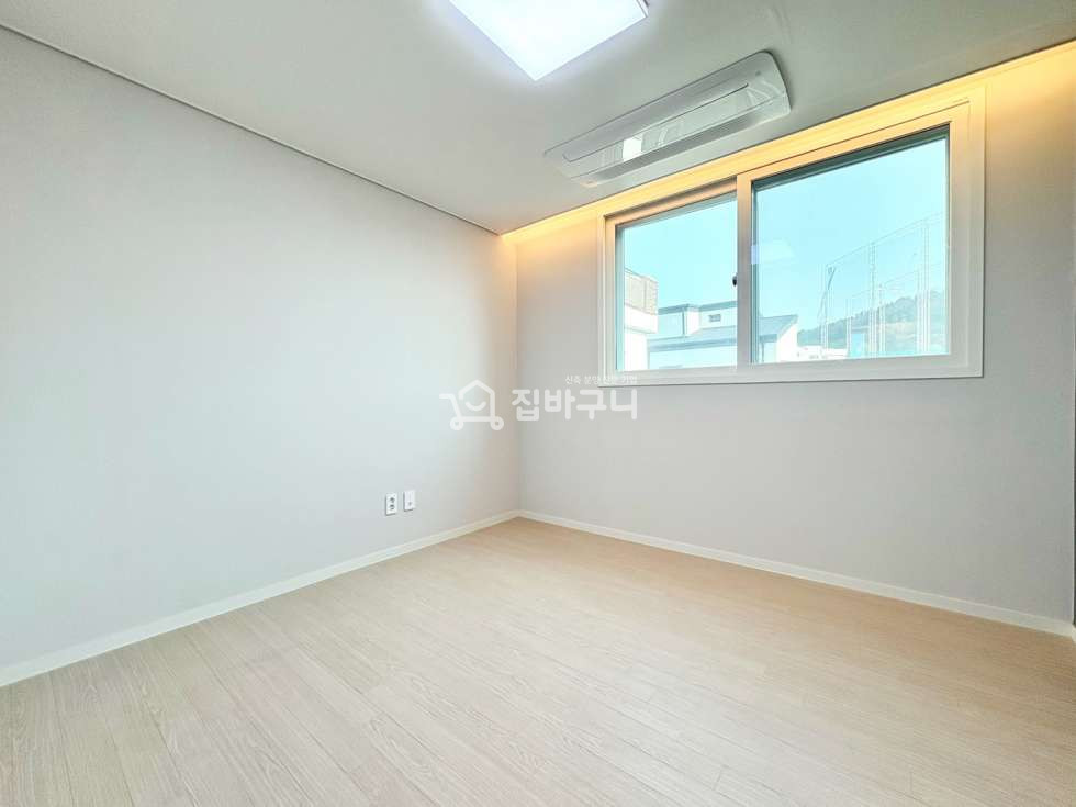 경기 파주시 상지석동 풀옵션으로 입주가능한데 넓고 개방감 대박인 4룸 복층테라스 세대?! 내부와 테라스 모두 그린톤 인테리어로 차분한 분위기 up 분양 매물번호 13491 사진 12