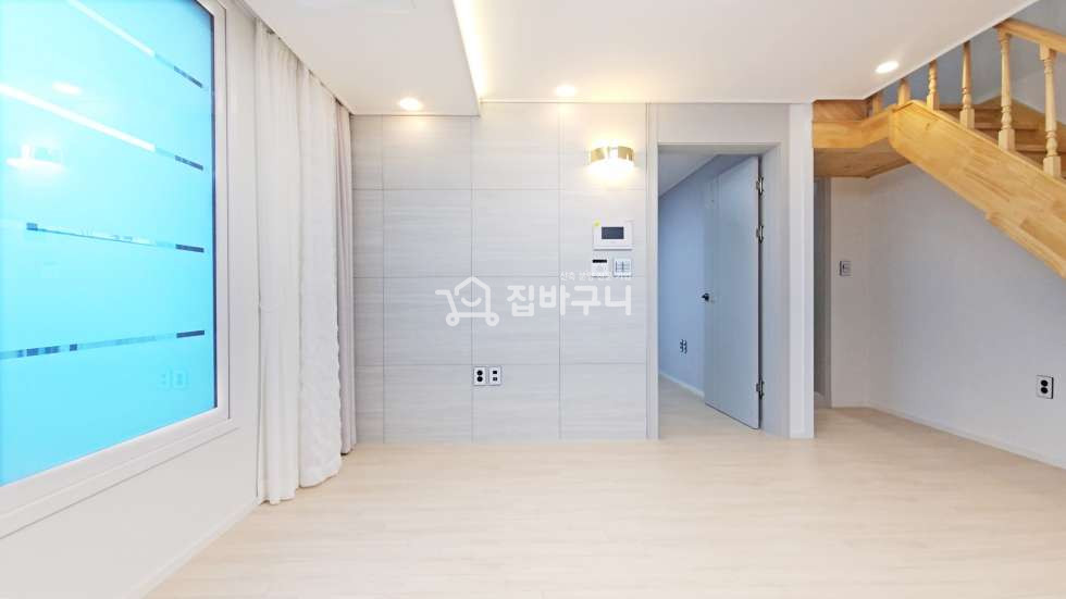 경기 안산상록구 본오동 사리역 도보3분거리 활용도 높은 복층공간으로 한층 더 공간감을 살린 2룸 복층구조 개방감 넓은 화이트톤 거실까지! 분양 매물번호 13489 사진 2