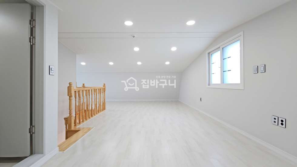 경기 안산상록구 본오동 사리역 도보3분거리 활용도 높은 복층공간으로 한층 더 공간감을 살린 2룸 복층구조 개방감 넓은 화이트톤 거실까지! 분양 매물번호 13489 사진 14
