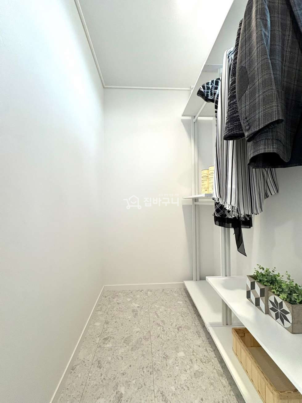 경기 파주시 상지석동 ★수납공간과 주방공간 넉넉한 화이트톤 인테리어 와 서울 30분 내로 접근 가능한 설문IC 인근 파주 4룸 매물★ 분양 매물번호 13486 사진 8
