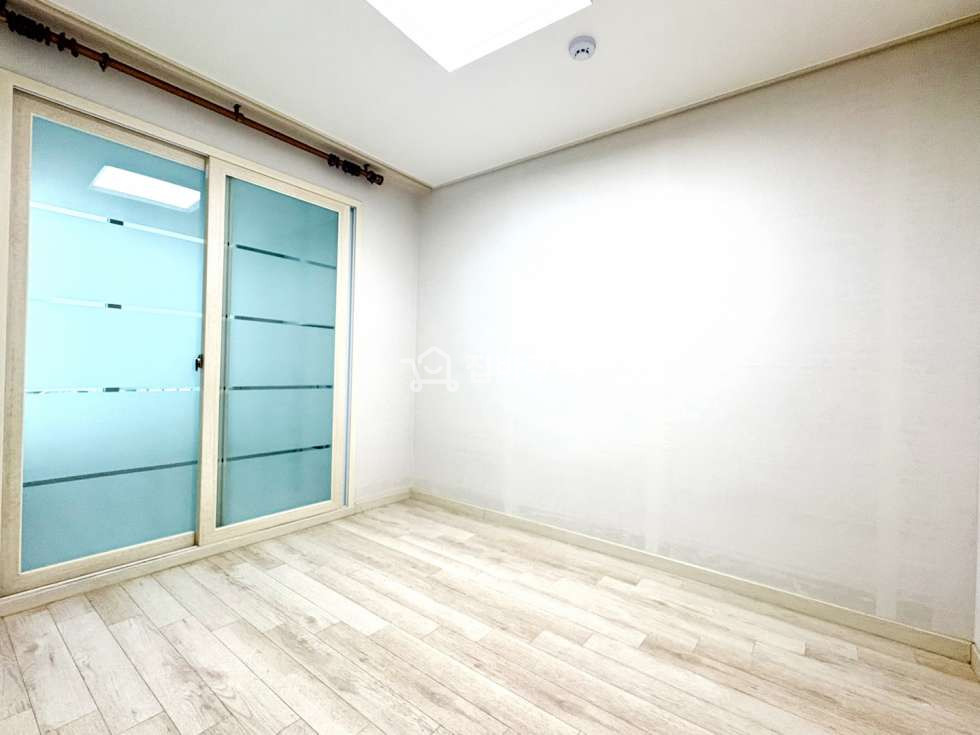 경기 수원권선구 세류동 ■매교역 도보권에 넓고 실용적인 내부 다용도로 활용가능한 수원 세류동 4룸 !■ 분양 매물번호 13477 사진 12