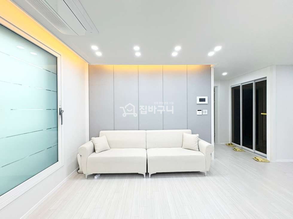 경기 수원권선구 세류동 버스터미널에 다이소,백화점,대형마트 까지?! 인프라 최강 + 학세권! 3-4인가족이 거주해도 문제없는 넓은 거실 분양 매물번호 13473 사진 2