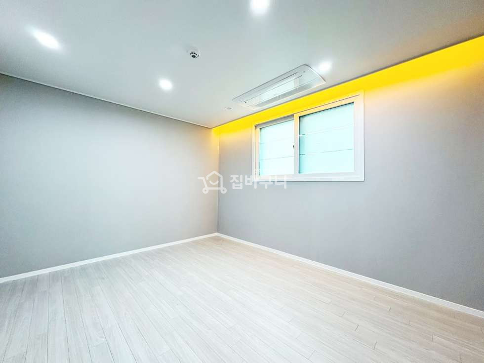 경기 수원권선구 세류동 버스터미널에 다이소,백화점,대형마트 까지?! 인프라 최강 + 학세권! 3-4인가족이 거주해도 문제없는 넓은 거실 분양 매물번호 13473 사진 6
