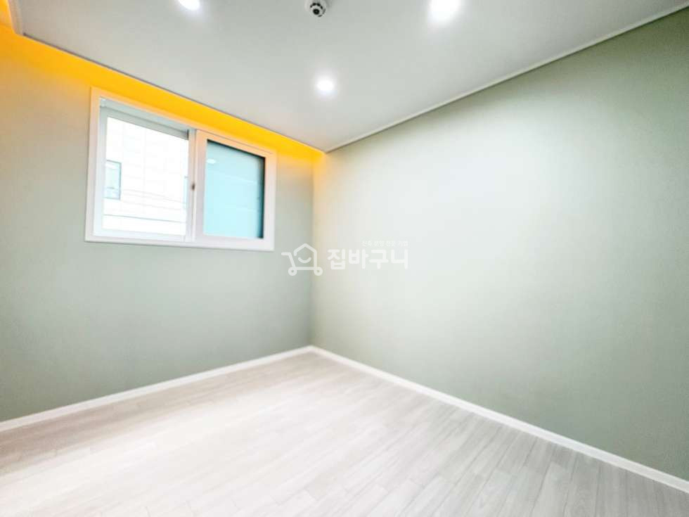 경기 수원권선구 세류동 버스터미널에 다이소,백화점,대형마트 까지?! 인프라 최강 + 학세권! 3-4인가족이 거주해도 문제없는 넓은 거실 분양 매물번호 13473 사진 8