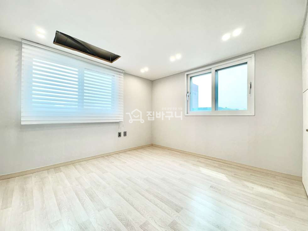 경기 수원권선구 권선동 ▶초,중,고 부터 식자재마트,도서관까지 모두 도보권! 생활인프라가 강점이고 굉장히 넓은 복층공간과 활용도 높은 테라스까지!◀ 분양 매물번호 13467 사진 7