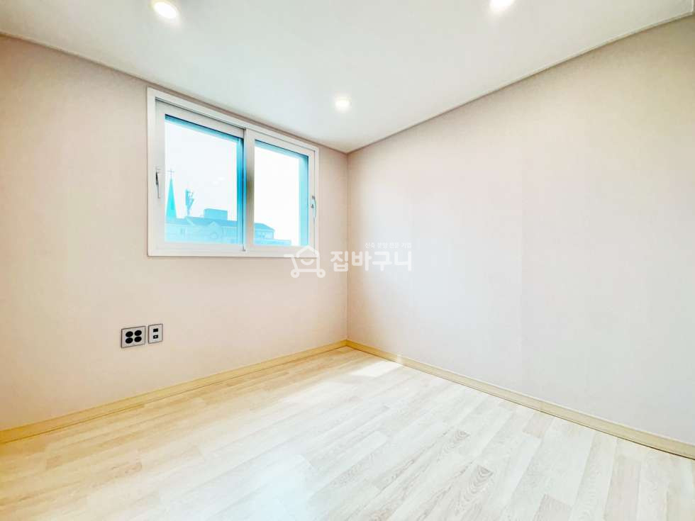 경기 수원권선구 권선동 ▶초,중,고 부터 식자재마트,도서관까지 모두 도보권! 생활인프라가 강점이고 굉장히 넓은 복층공간과 활용도 높은 테라스까지!◀ 분양 매물번호 13467 사진 8