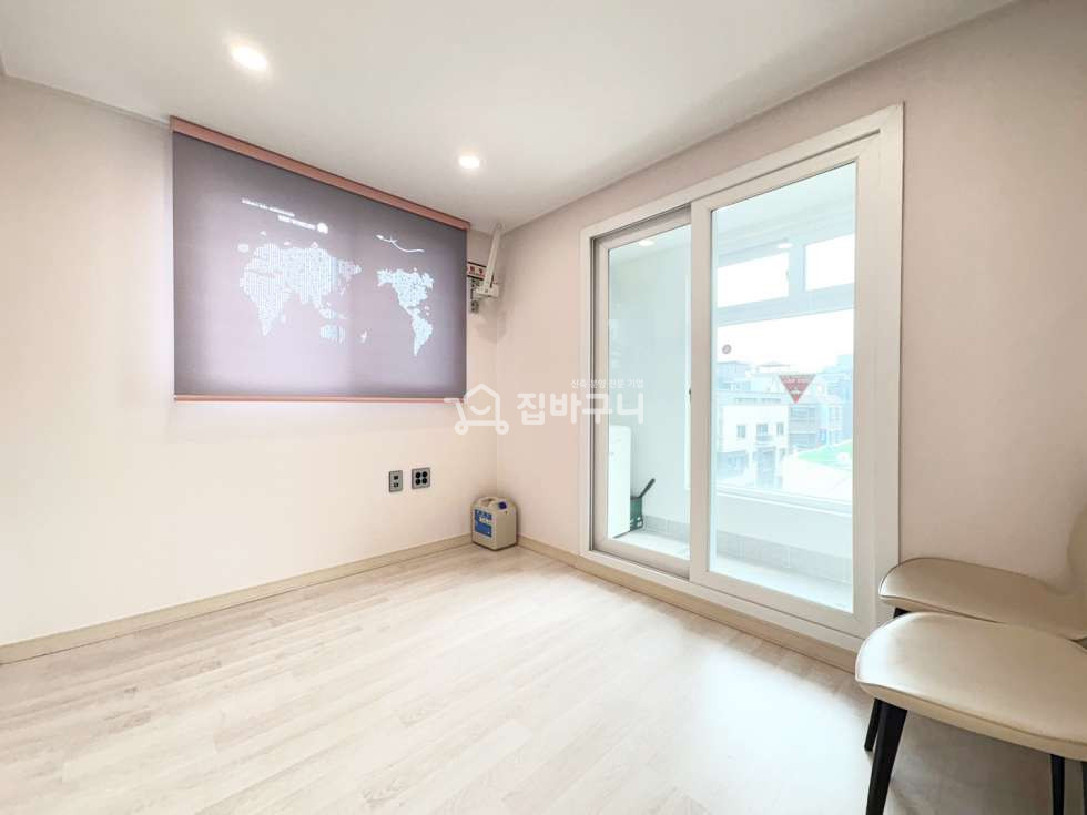경기 수원권선구 권선동 ▶초,중,고 부터 식자재마트,도서관까지 모두 도보권! 생활인프라가 강점이고 굉장히 넓은 복층공간과 활용도 높은 테라스까지!◀ 분양 매물번호 13467 사진 9
