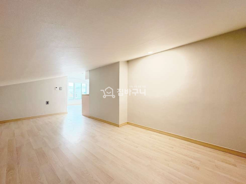 경기 수원권선구 권선동 ▶초,중,고 부터 식자재마트,도서관까지 모두 도보권! 생활인프라가 강점이고 굉장히 넓은 복층공간과 활용도 높은 테라스까지!◀ 분양 매물번호 13467 사진 14