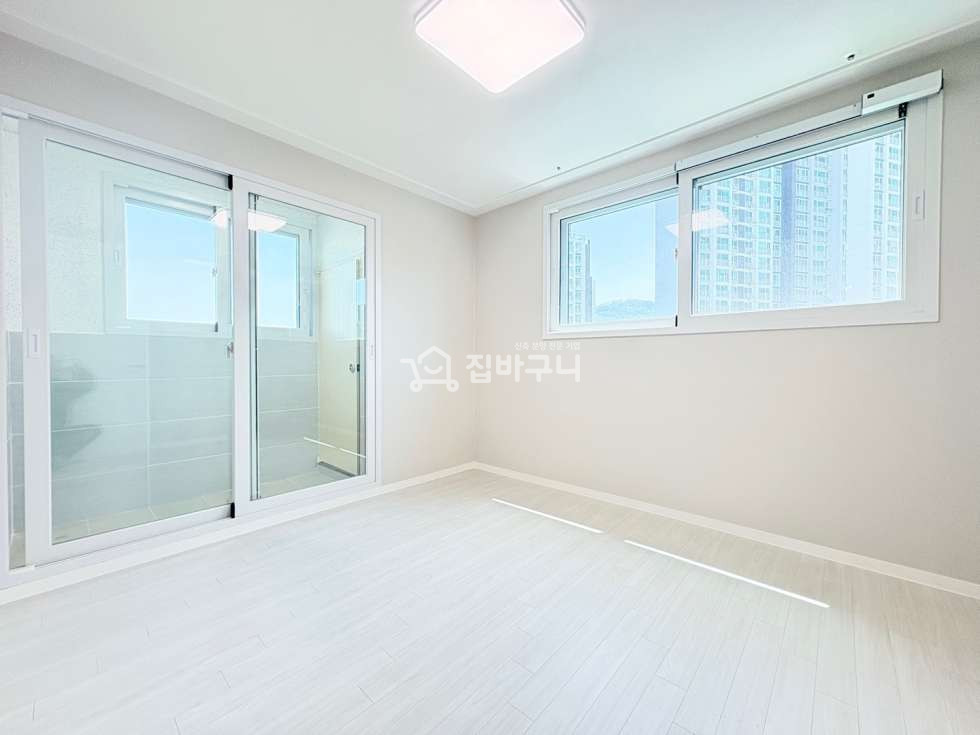 서울 금천구 시흥동 테라스가 정말 넓은 탁 트인 마운틴뷰의 2룸테라스!! 옵션도 풀옵션 입주가능! 분양 매물번호 13466 사진 7