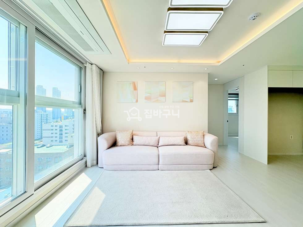 경기 부천원미구 원미동 춘의역 도보권 저렴한 실입주금과 쾌적한 내부공간 거실 통창으로 쨍쨍한 햇살 가득 분양 매물번호 13461 사진 2