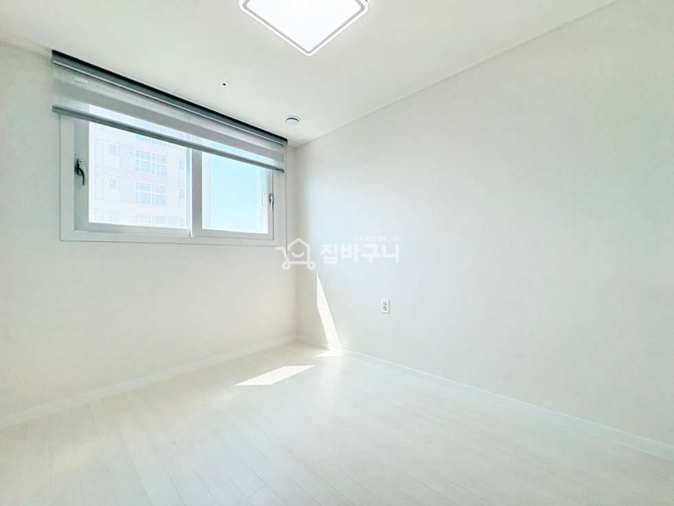 경기 부천원미구 원미동 춘의역 도보권 저렴한 실입주금과 쾌적한 내부공간 거실 통창으로 쨍쨍한 햇살 가득 분양 매물번호 13461 사진 9