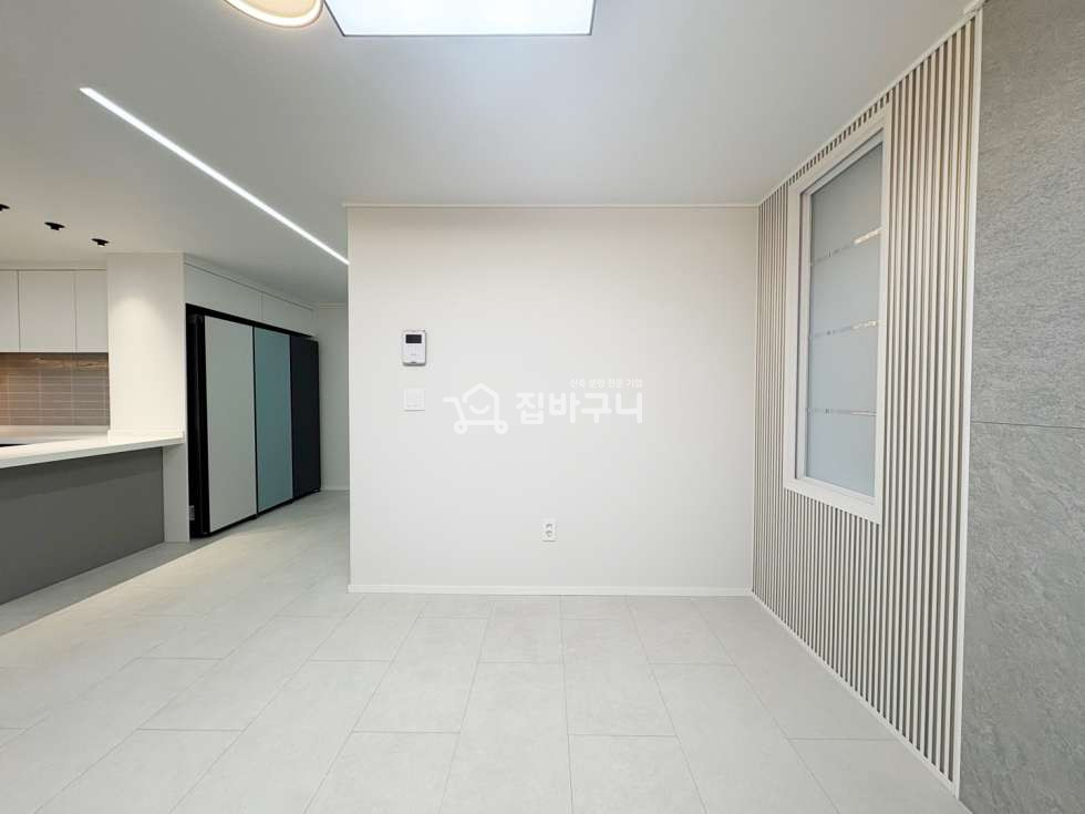 경기 안산상록구 사동 실평수 넓은 내부에 최저 실입주금! 깔끔한 화이트톤 인테리어와 ㄷ자 주방과 이어지는 큼직한 아일랜드식탁까지! 분양 매물번호 13453 사진 2