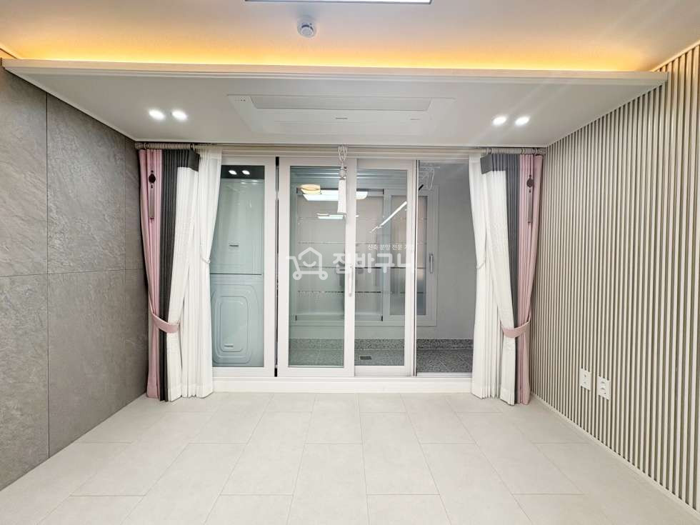 경기 안산상록구 사동 실평수 넓은 내부에 최저 실입주금! 깔끔한 화이트톤 인테리어와 ㄷ자 주방과 이어지는 큼직한 아일랜드식탁까지! 분양 매물번호 13453 사진 4