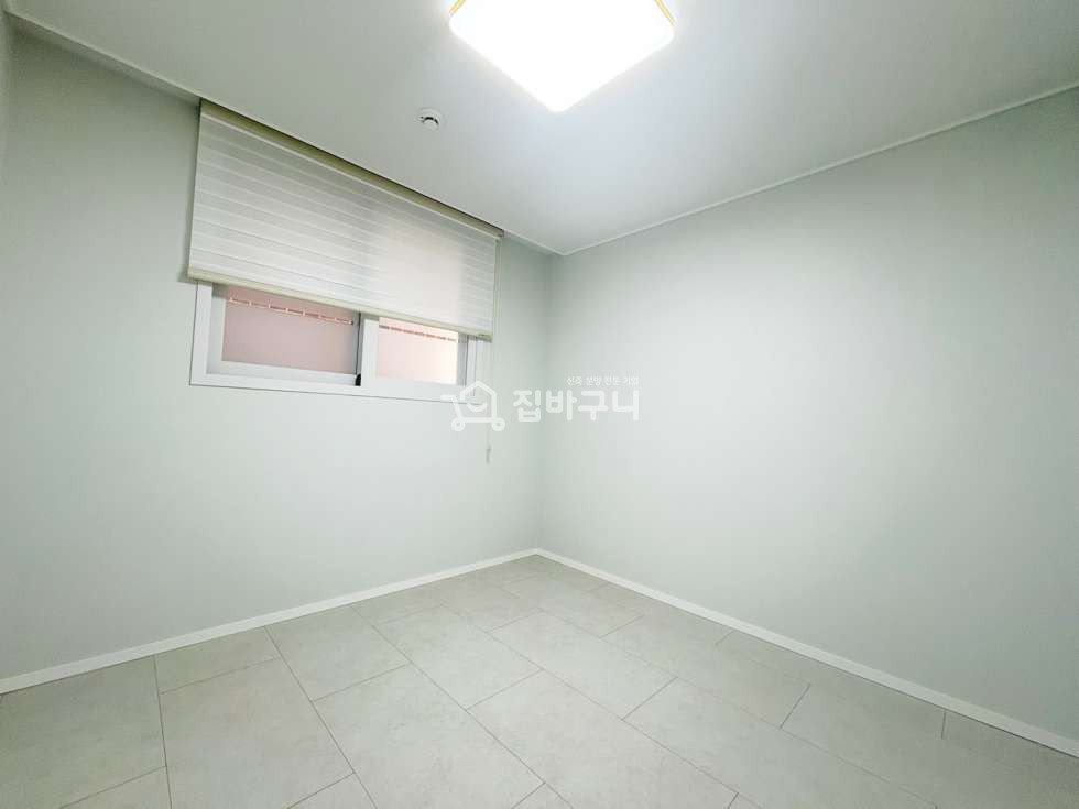 경기 안산상록구 사동 실평수 넓은 내부에 최저 실입주금! 깔끔한 화이트톤 인테리어와 ㄷ자 주방과 이어지는 큼직한 아일랜드식탁까지! 분양 매물번호 13453 사진 11