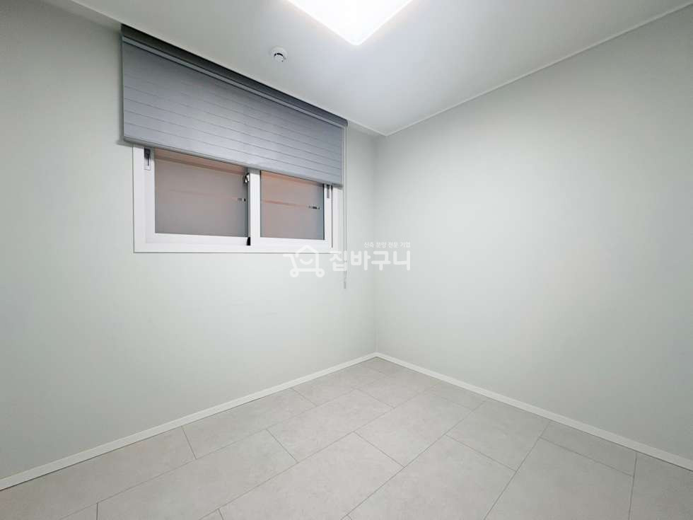 경기 안산상록구 사동 실평수 넓은 내부에 최저 실입주금! 깔끔한 화이트톤 인테리어와 ㄷ자 주방과 이어지는 큼직한 아일랜드식탁까지! 분양 매물번호 13453 사진 12