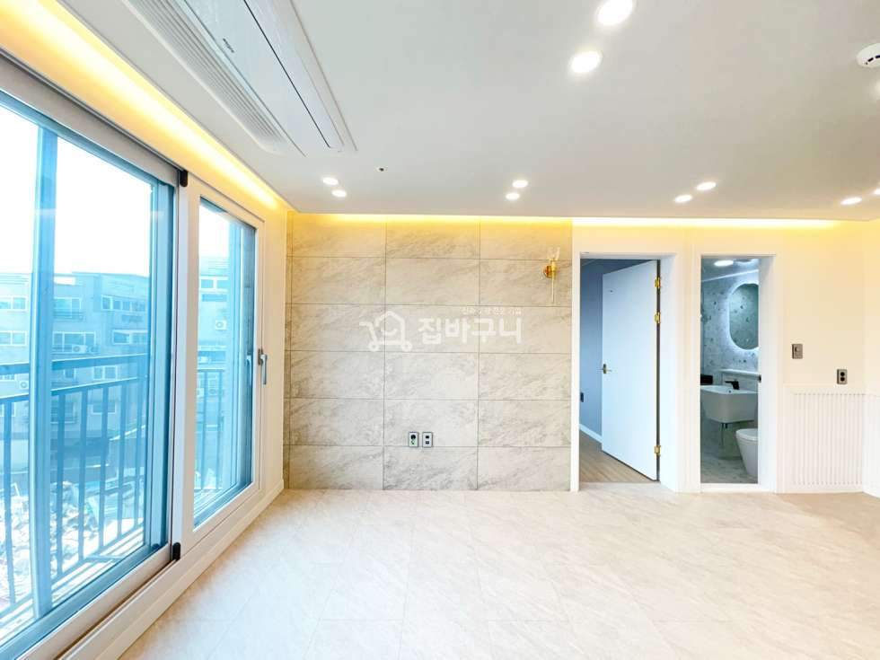 경기 안산상록구 팔곡이동 김치냉장고와 냉장고가 옵션!! 화이트톤 내부와 간접조명이 어우러진 고급진 인테리어와 학세권입지! 분양 매물번호 13451 사진 2