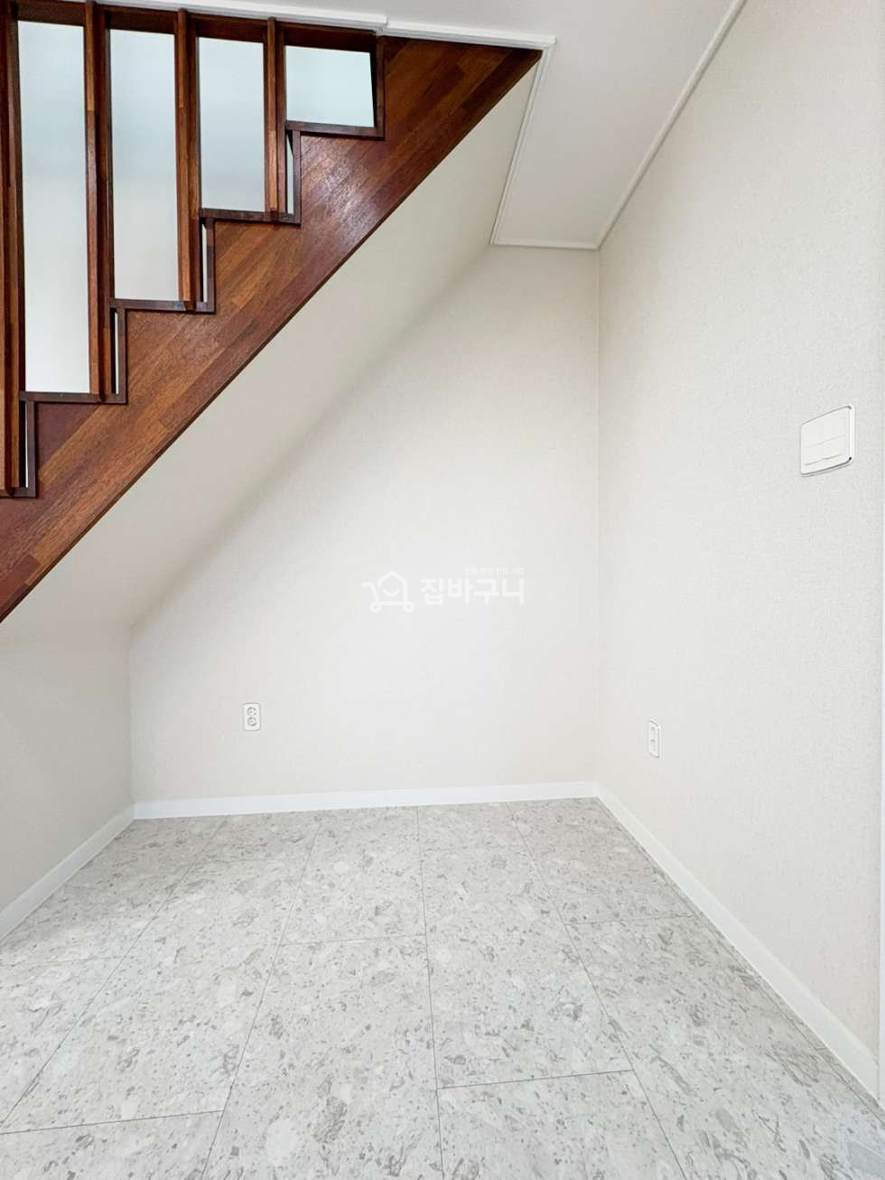 경기 안산상록구 본오동 사리역 차량5분! 나만의 여가생활을 집에서! 누릴 수 있는 테라스 공간과 수납,다용도공간으로 활용하기 좋은 복층 3룸 매물! 분양 매물번호 13449 사진 15