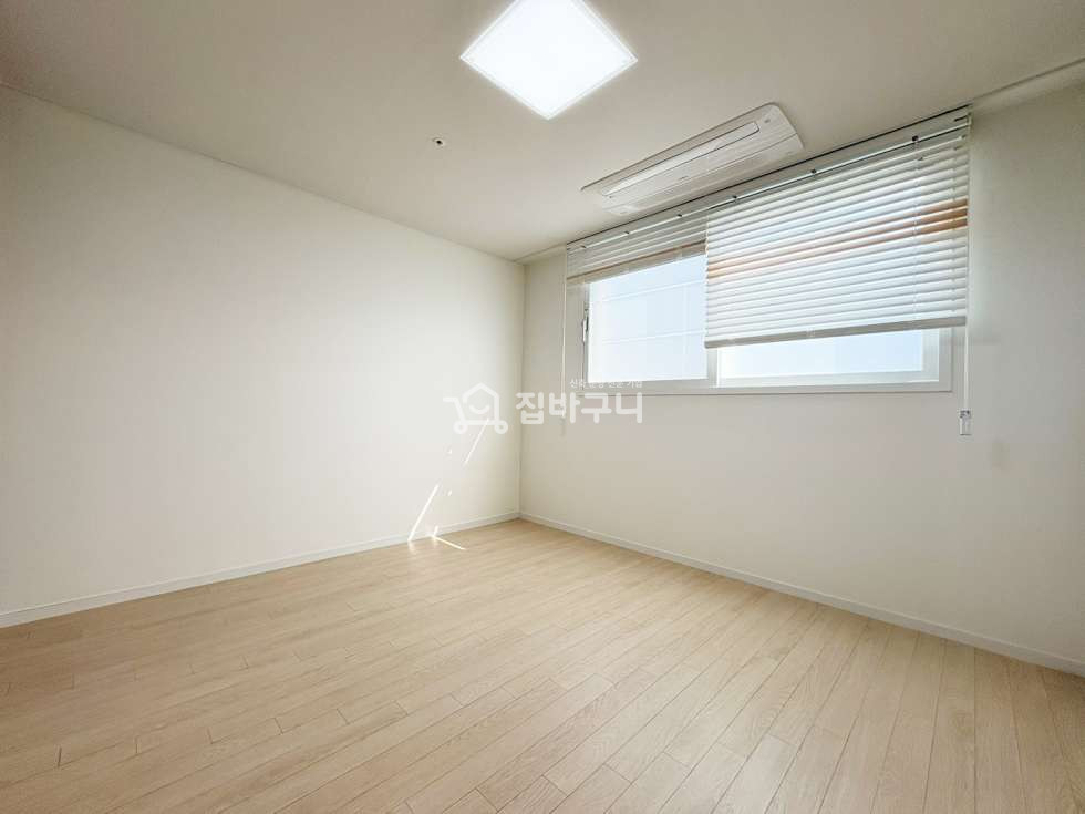 인천 부평구 청천동 통창 채광과 넓은 공간감이 어우러진 거실과 실용적인 구조의 내부! 옵션 좋고 인프라도 좋은 인천 오피스텔 분양 매물번호 13445 사진 7