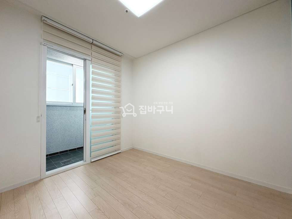 인천 부평구 청천동 통창 채광과 넓은 공간감이 어우러진 거실과 실용적인 구조의 내부! 옵션 좋고 인프라도 좋은 인천 오피스텔 분양 매물번호 13445 사진 9