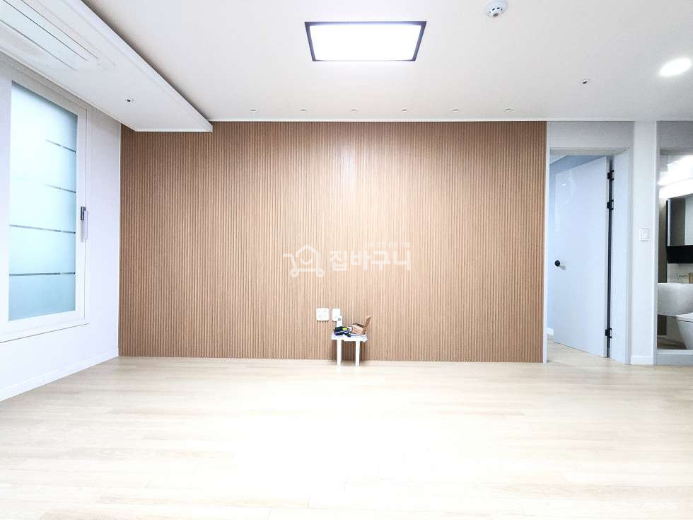 서울 구로구 구로동 입지적조건 최상! 인프라 ,학세권 모두 갖춘 깔끔한 아트월과 넓은거실이 매력적인 이 곳 구로동 3룸 분양 매물번호 13436 사진 2