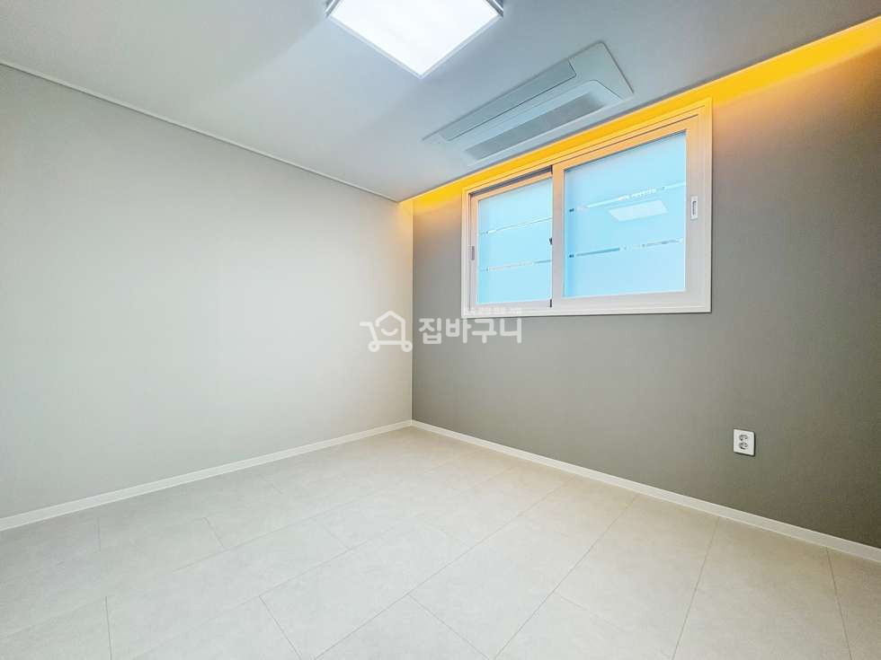 경기 안산단원구 선부동 ☆초중고 학세권과 롯데마트와 다이소가 차량3분 도보10분거리! 인프라 최적화된 시원한 조망권 복층테라스 매물!☆ 분양 매물번호 13431 사진 7
