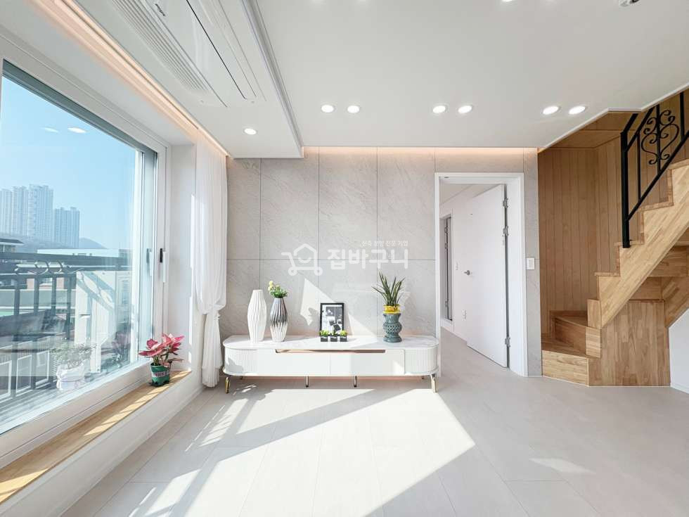 경기 안산단원구 선부동 ＊시원시원한 테라스와 넓은 복층 공간으로 집에서의 여가생활도 OK 달미역 도보권 안산 쓰리룸 매물!＊ 분양 매물번호 13427 사진 2