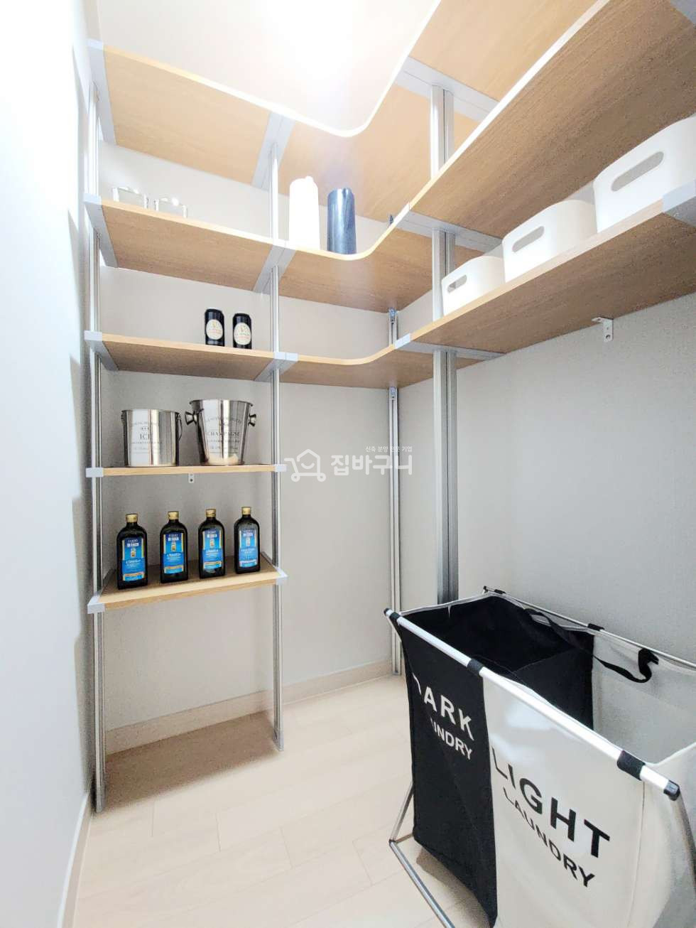 경기 부천원미구 심곡동 전체적으로 모든공간이 넓은 실용성있는 구조의 내부! 다용도실까지! 분양 매물번호 13409 사진 12