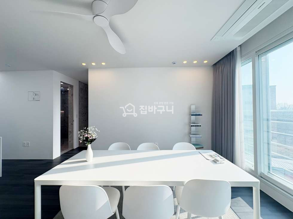경기 고양일산동구 성석동 ★풀옵션에 고급진 내부 공간 블랙우드 타일로 마감된 화이트&다크그레이 톤 인테리어 식기세척기와 세탁기까지?!★ 분양 매물번호 13407 사진 4
