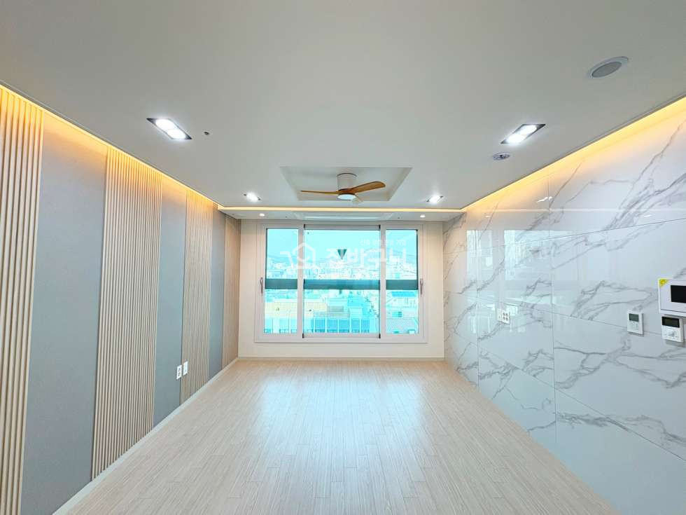 서울 마포구 성산동 ◎마포구청역 역세권에 인근 망원시장까지 학군지 집중 밀집된 넓고 쾌적한 내부의 3룸 아파트◎ 분양 매물번호 13379 사진 1