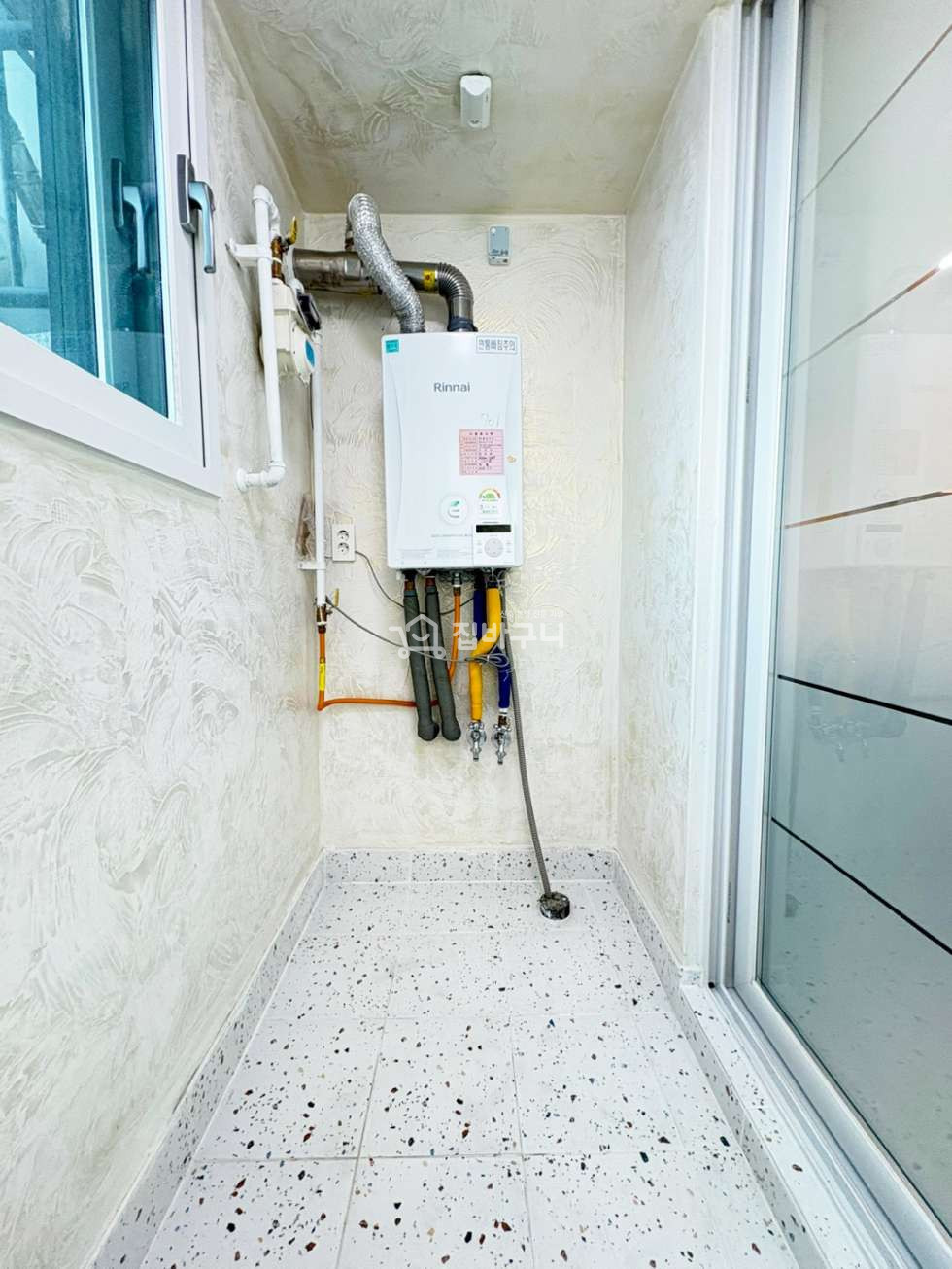 서울 마포구 성산동 ◎마포구청역 역세권에 인근 망원시장까지 학군지 집중 밀집된 넓고 쾌적한 내부의 3룸 아파트◎ 분양 매물번호 13379 사진 12