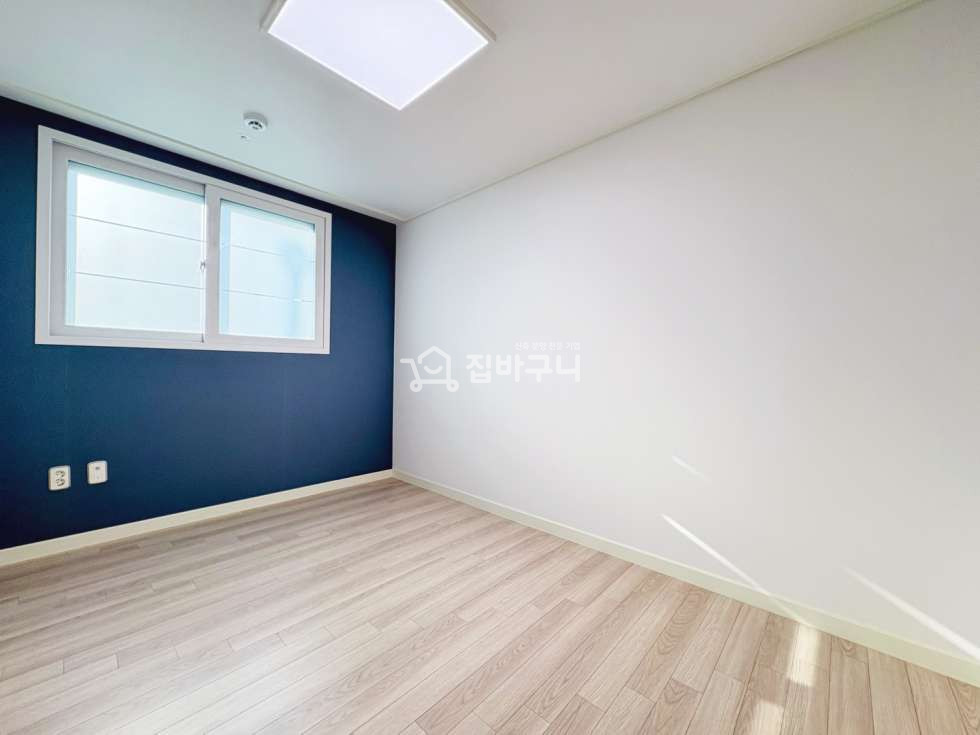 서울 마포구 성산동 ▶깔끔하고 고급진 인테리어와 거실 크기와 맞먹는 3룸 넓은 주방과 넓은 거실! 실용성 있는 구조◀ 분양 매물번호 13378 사진 11