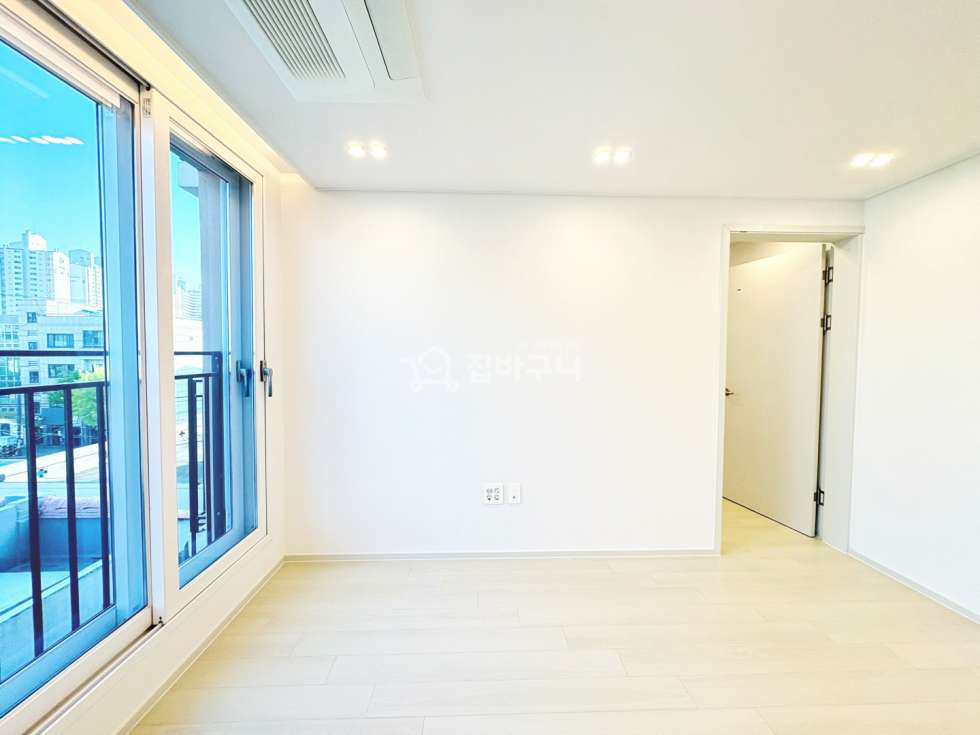 경기 수원장안구 영화동 수원 스타필드 인근! 화서역 차량 5분 역세권! 시원시원한 거실의 화서동 2룸 분양 매물번호 13373 사진 2