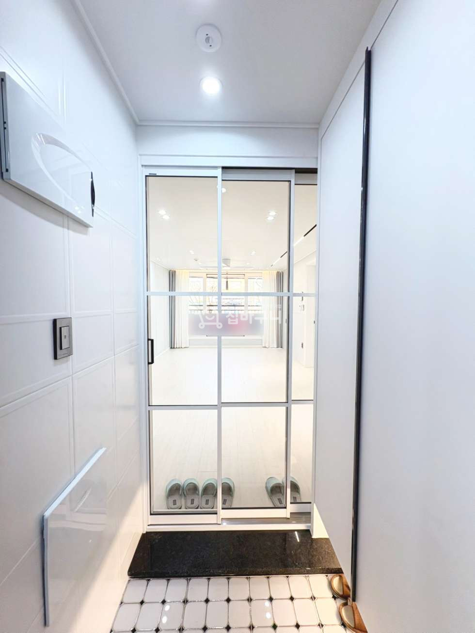경기 안산단원구 선부동 ●특별한 수납공간이 돋보이는 화이트톤 인테리어 넓은 거실 선부동 3룸● 분양 매물번호 13364 사진 15
