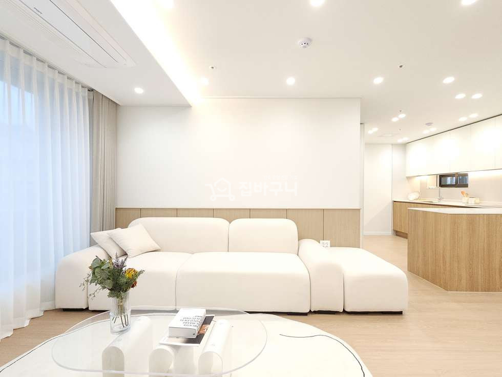 경기 수원팔달구 매산로3가 ◆수원 쾌적한 넓은 거실과 테라스가 있는 학군지,인프라 두 마리 토끼 다 잡은 3룸 ◆ 분양 매물번호 13358 사진 3
