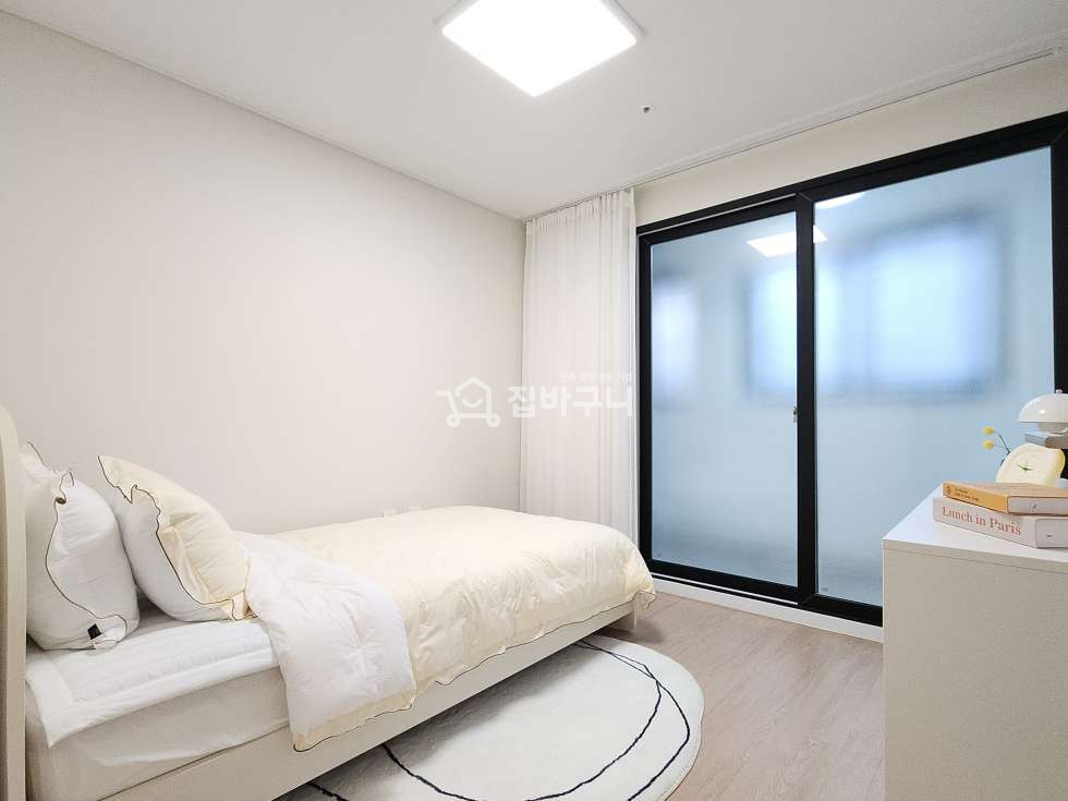 경기 수원팔달구 매산로3가 ◆수원 쾌적한 넓은 거실과 테라스가 있는 학군지,인프라 두 마리 토끼 다 잡은 3룸 ◆ 분양 매물번호 13358 사진 11