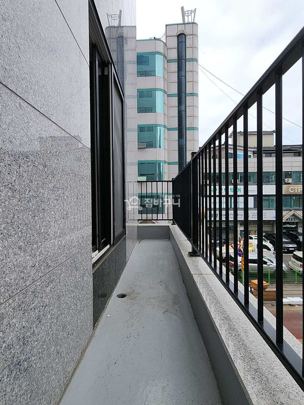 경기 수원팔달구 매산로3가 ◆수원 쾌적한 넓은 거실과 테라스가 있는 학군지,인프라 두 마리 토끼 다 잡은 3룸 ◆ 분양 매물번호 13358 사진 16
