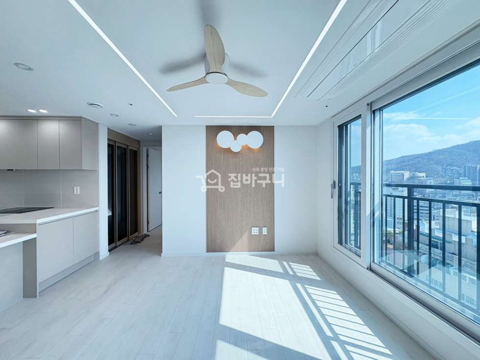 서울 은평구 응암동 ※넓은 통창으로 채광과 통풍을 단번에 잡은 깔끔한 화이트톤 응암동 풀옵션 3룸※ 분양 매물번호 13338 사진 3