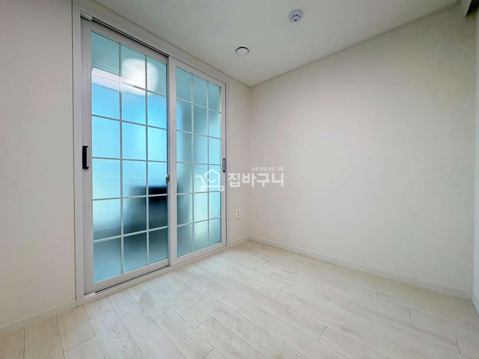 서울 은평구 응암동 ※넓은 통창으로 채광과 통풍을 단번에 잡은 깔끔한 화이트톤 응암동 풀옵션 3룸※ 분양 매물번호 13338 사진 10