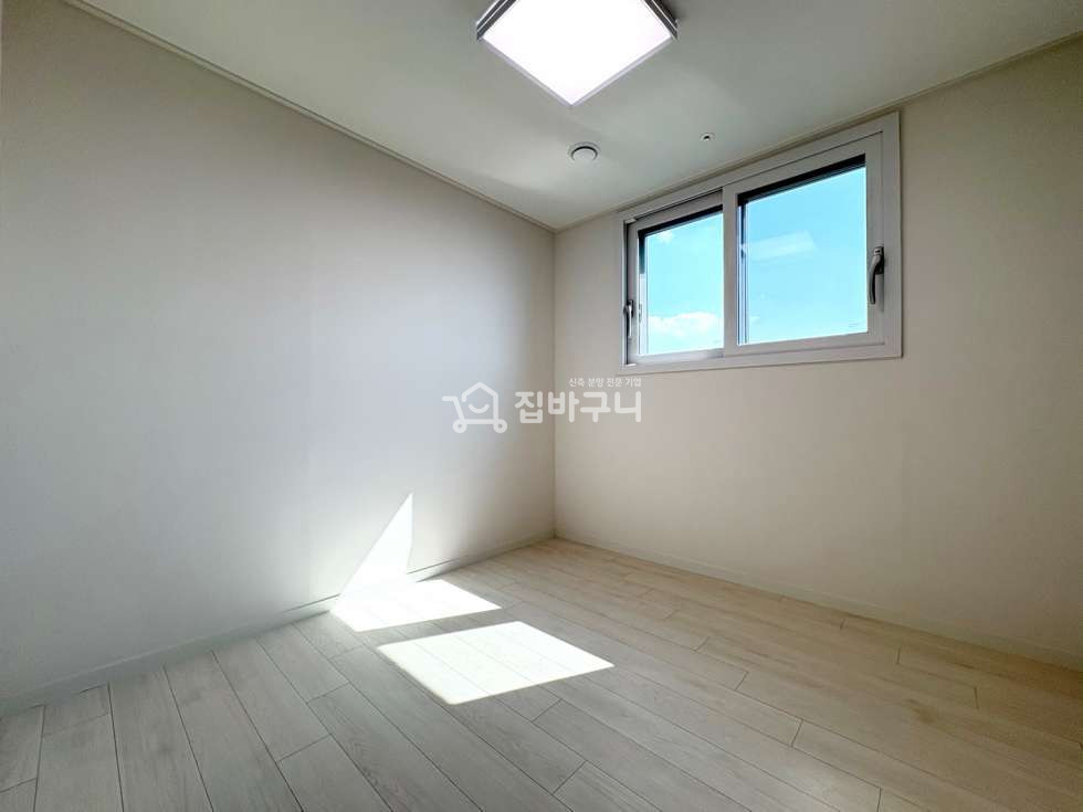 서울 은평구 응암동 ※넓은 통창으로 채광과 통풍을 단번에 잡은 깔끔한 화이트톤 응암동 풀옵션 3룸※ 분양 매물번호 13338 사진 11
