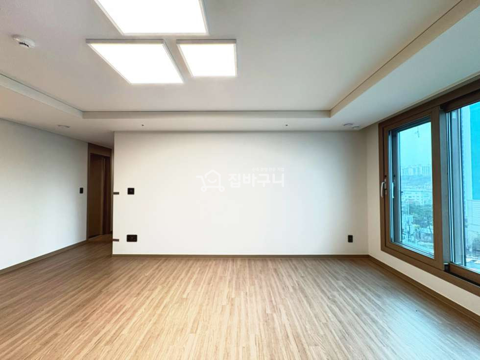서울 구로구 개봉동 ◆오류동 차량2분 역세권! 넓은 거실과 방들이 매력적인 3룸 아파트 ◆ 분양 매물번호 13332 사진 4