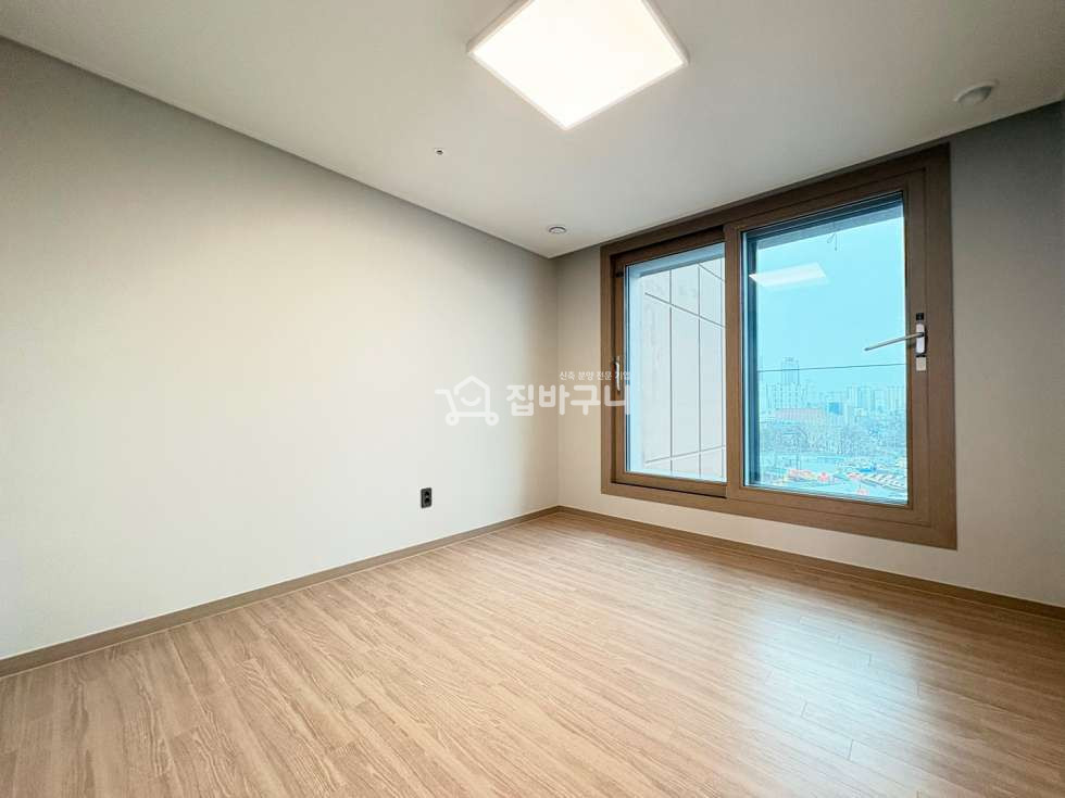 서울 구로구 개봉동 ◆오류동 차량2분 역세권! 넓은 거실과 방들이 매력적인 3룸 아파트 ◆ 분양 매물번호 13332 사진 9
